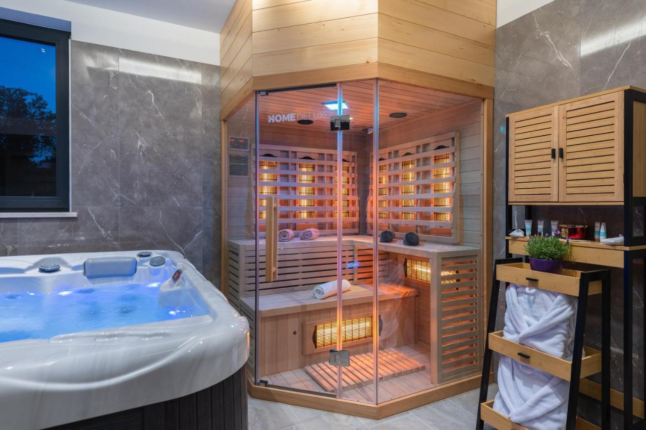 Green Luxury II With Heated Pool, Jacuzzi & Sauna Ruzici  Exterior photo