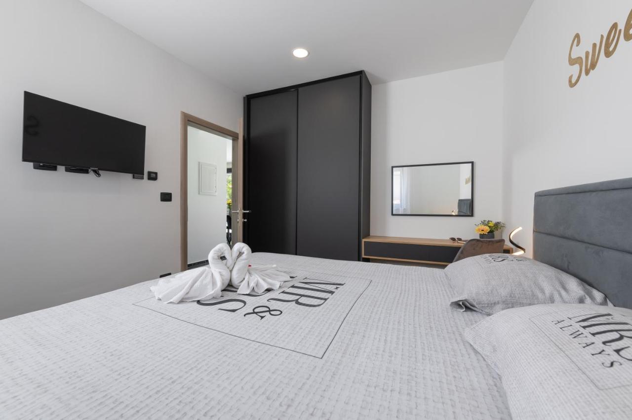 Green Luxury II With Heated Pool, Jacuzzi & Sauna Ruzici  Exterior photo